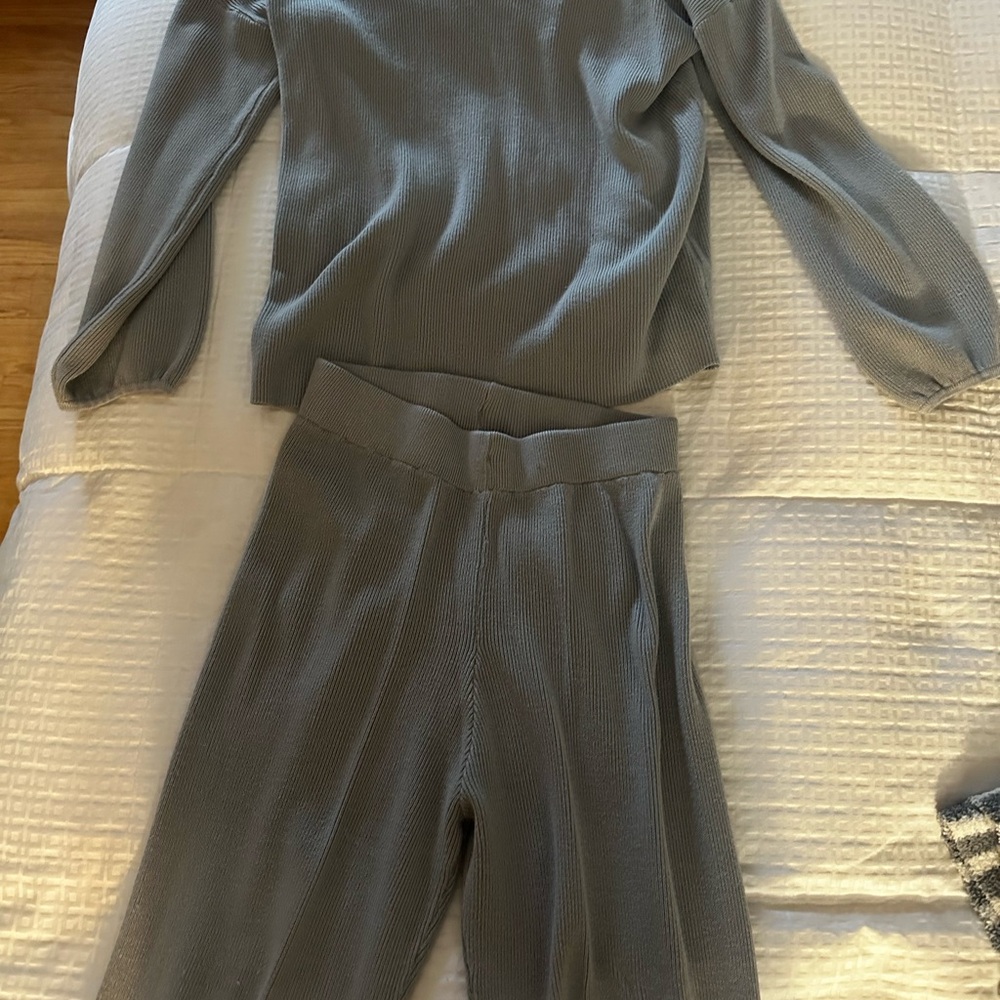 Elegant Gray Women's Knit Set